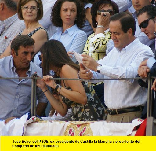 Jose Bono en la plaza de Albacete